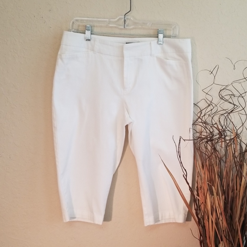 Bay Studio white capris